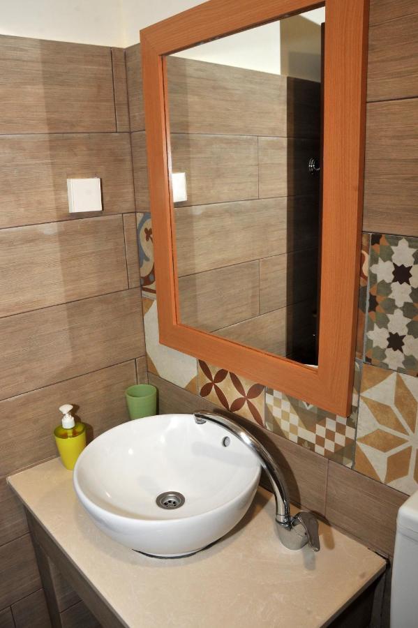 Guesthouse Bloutsos Rooms カストラキオン エクステリア 写真