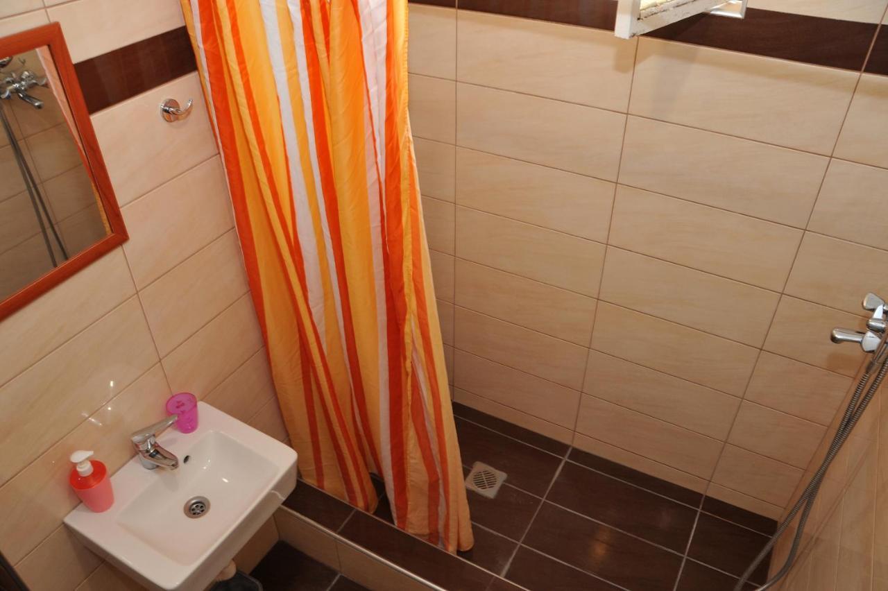 Guesthouse Bloutsos Rooms カストラキオン エクステリア 写真